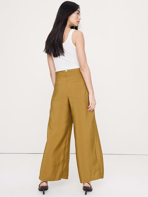 Banana Republic Pleated Wide-Leg Cropped Pant in Luster Twill — photo 3