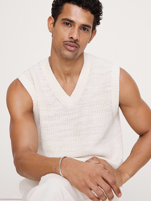Banana Republic Cotton-Linen Slub V-Neck Sweater Vest — photo 4