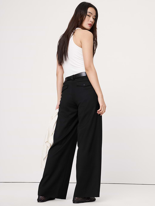 Banana Republic The Everyday Wide-Leg Pant in Italian Lightweight Wool — photo 3