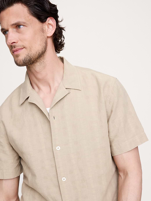 Banana Republic Standard-Fit Cotton-Linen Resort Shirt — photo 4