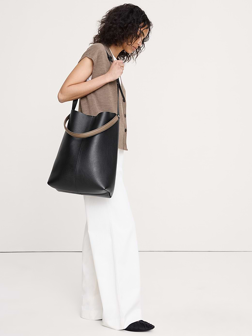 Banana Republic Slouchy Vida Italian Leather Bag — photo 3