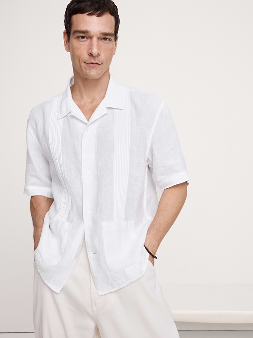 Banana Republic Relaxed-Fit Pleated Linen Resort Shirt — photo 1