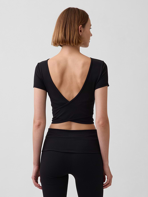 Gap GapFit Smooth Reversible Wrap Crop Top — photo 4