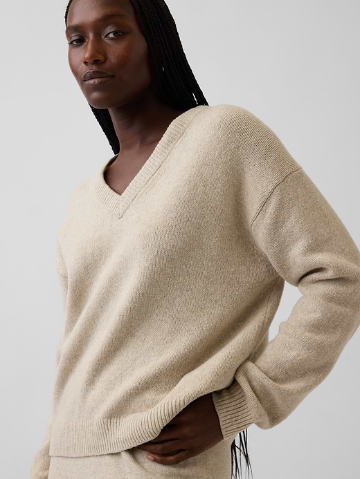 Gap CashSoft Oversized V-Neck Sweater — photo 5