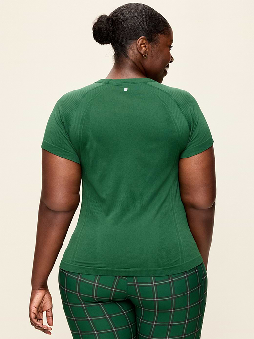 Old Navy Fluid Seamless Fitted T-Shirt — photo 9