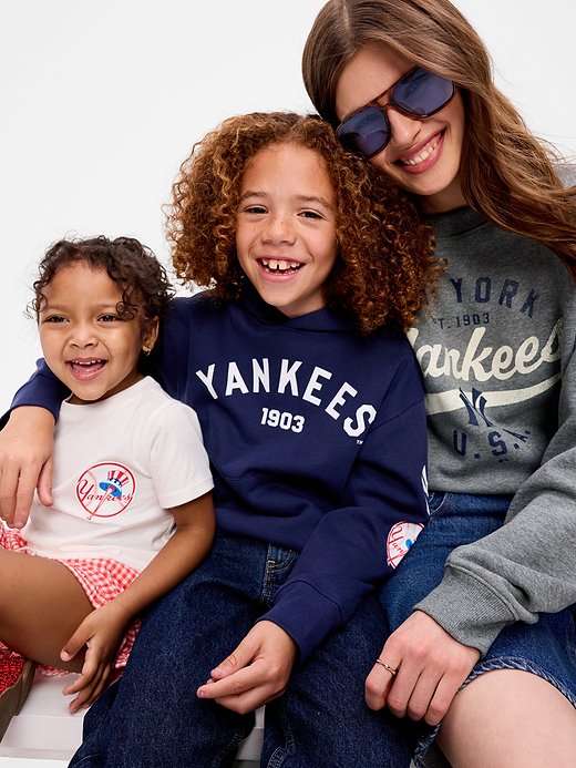 Old Navy New York Yankees Pullover Hoodie for Men — photo 5
