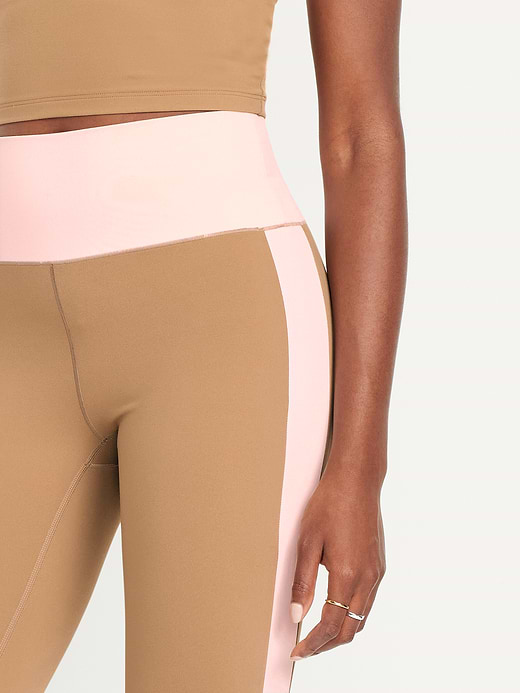 Old Navy Extra High-Waisted StudioSmooth 7/8 Leggings — photo 4