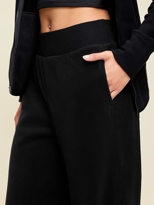 Old Navy Extra High-Waisted Performance Fleece Wide-Leg Sweatpants — photo 4