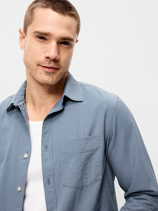 Old Navy Long-Sleeve Seersucker Pocket Shirt — photo 4
