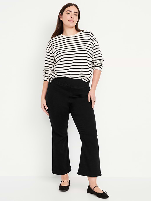 Old Navy High-Waisted Weekender Pull-On Crop Flare Jeans — photo 5
