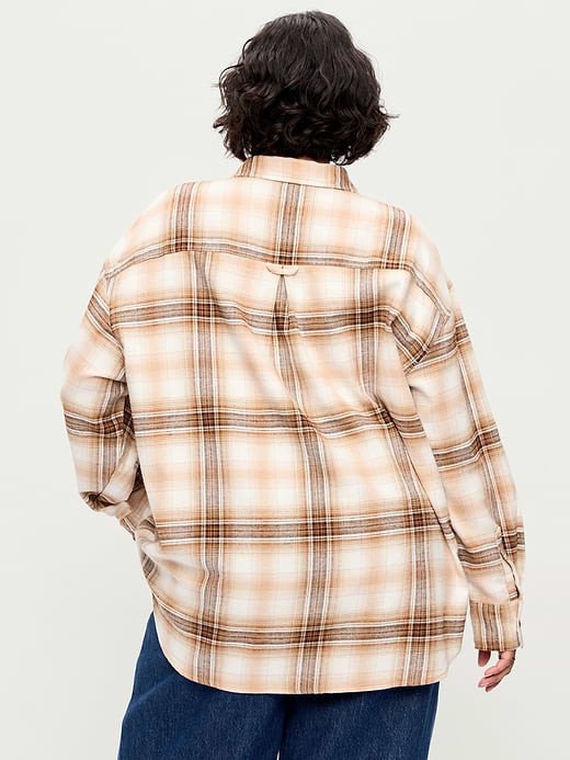Old Navy Oversized Button-Down Boyfriend Flannel Shirt — photo 9