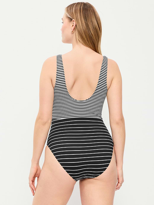 Old Navy Textured One-Piece Cut-Out Swimsuit — photo 7