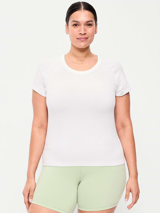 Old Navy Fluid Seamless Fitted T-Shirt — photo 8
