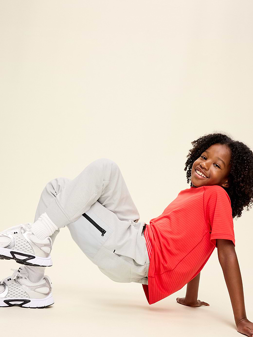 Old Navy Dynamic Fleece Utility Jogger Sweatpants for Boys — photo 4