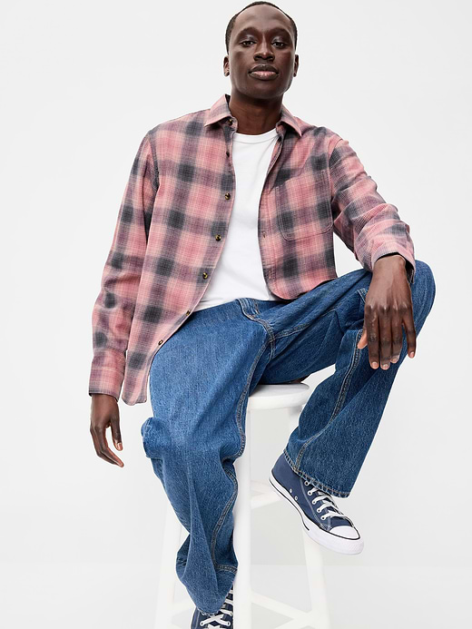 Old Navy Relaxed Long-Sleeve Flannel Pocket Shirt — photo 4