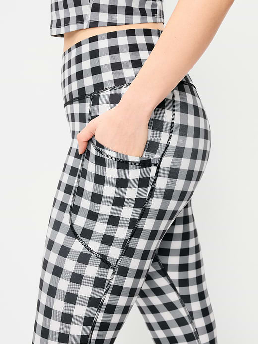 Old Navy High-Waisted PowerSoft Crop Pocket Leggings — photo 4