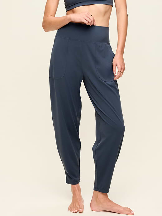Old Navy High-Waisted StudioSmooth Jogger — photo 9