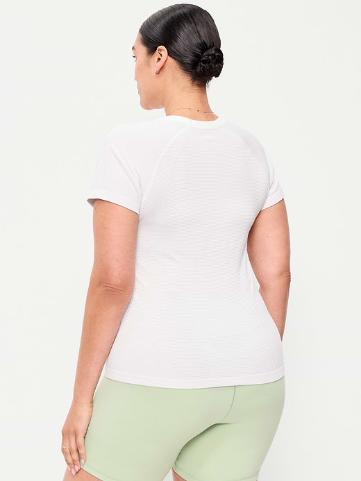 Old Navy Fluid Seamless Fitted T-Shirt — photo 9