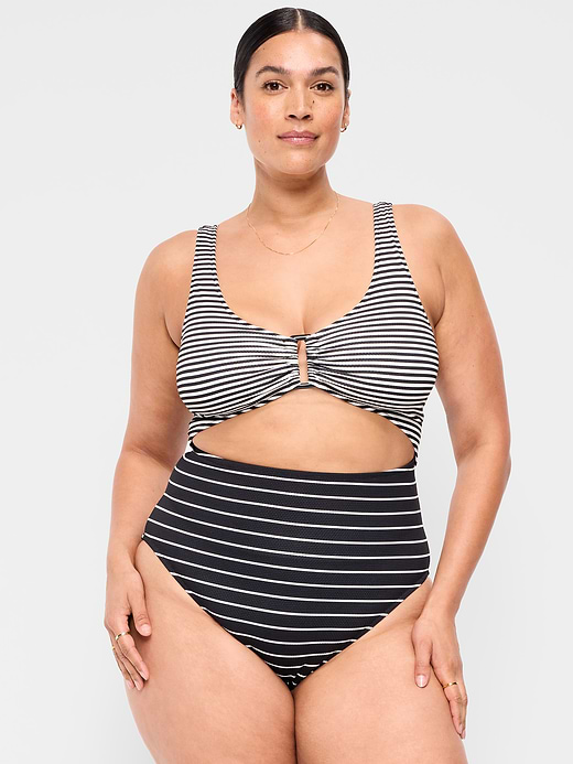 Old Navy Textured One-Piece Cut-Out Swimsuit — photo 8
