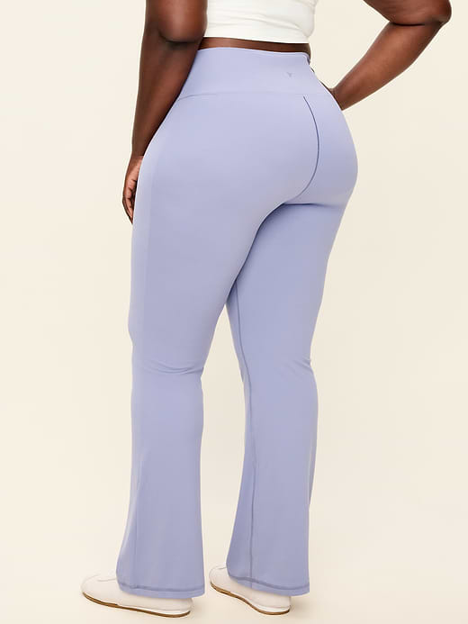 Old Navy High-Waisted StudioSmooth Flare Leggings — photo 10
