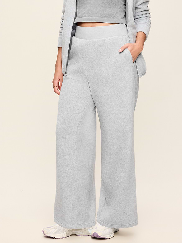 Old Navy Extra High-Waisted Performance Fleece Wide-Leg Sweatpants — photo 5