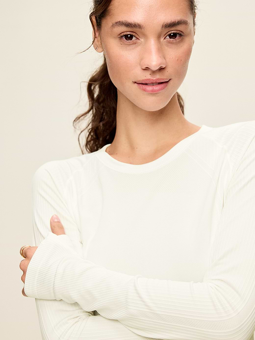 Old Navy Fluid Seamless Fitted Top — photo 5