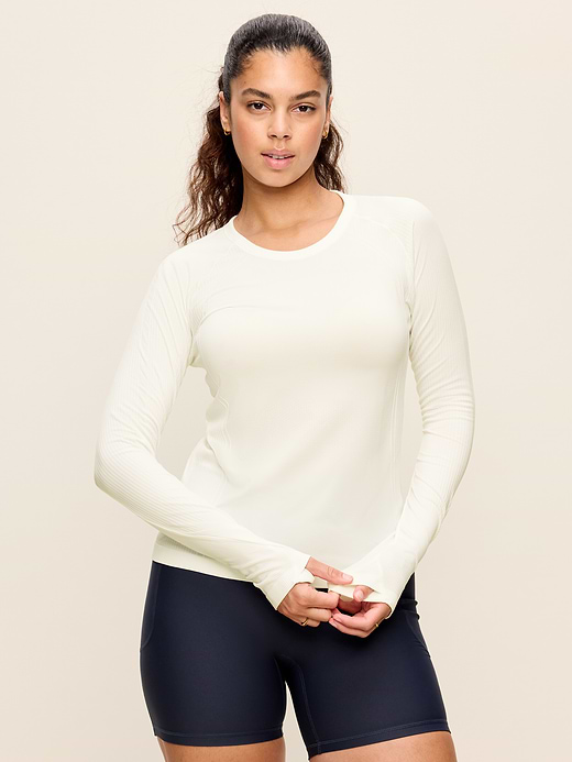 Old Navy Fluid Seamless Fitted Top — photo 6