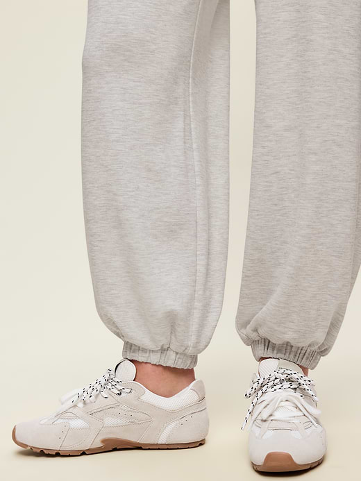 Old Navy Oversized Bounce Lite Bubble Joggers — photo 5
