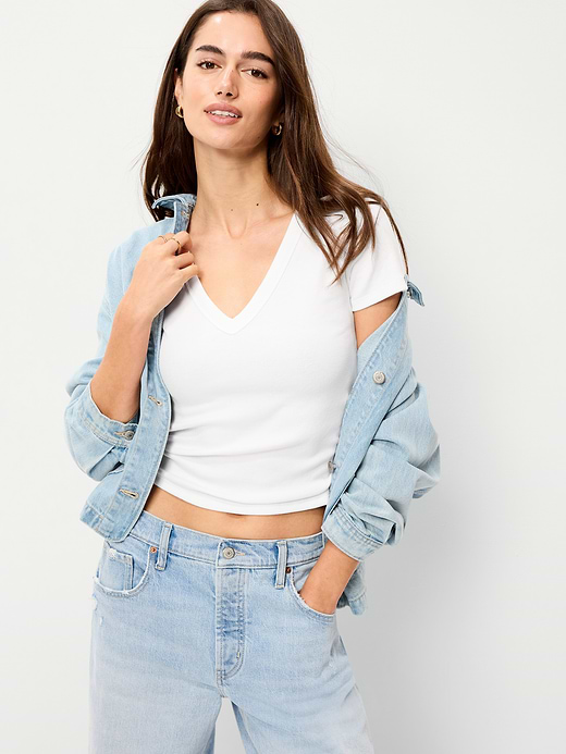Old Navy Snug Crop V-Neck Ribbed T-Shirt — photo 4