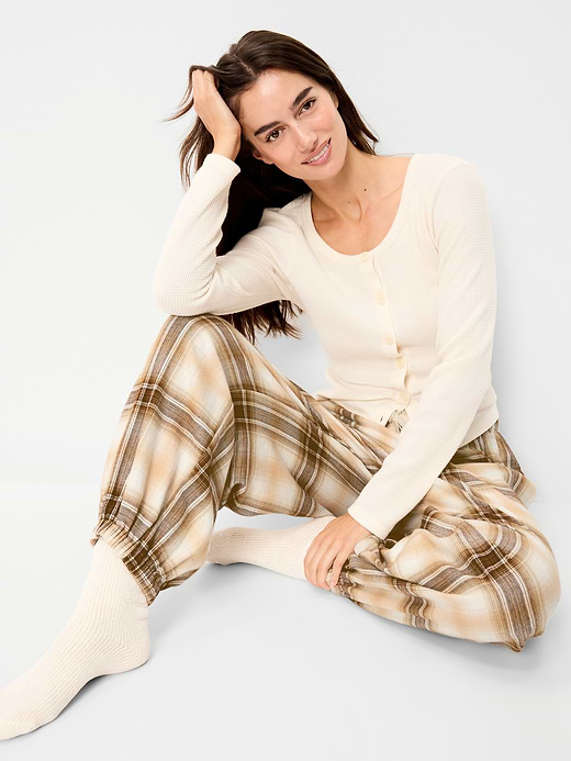 Old Navy Cinched Flannel Balloon Pants — photo 4