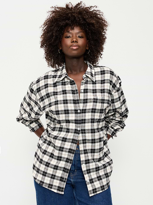 Old Navy Oversized Button-Down Boyfriend Flannel Shirt — photo 6