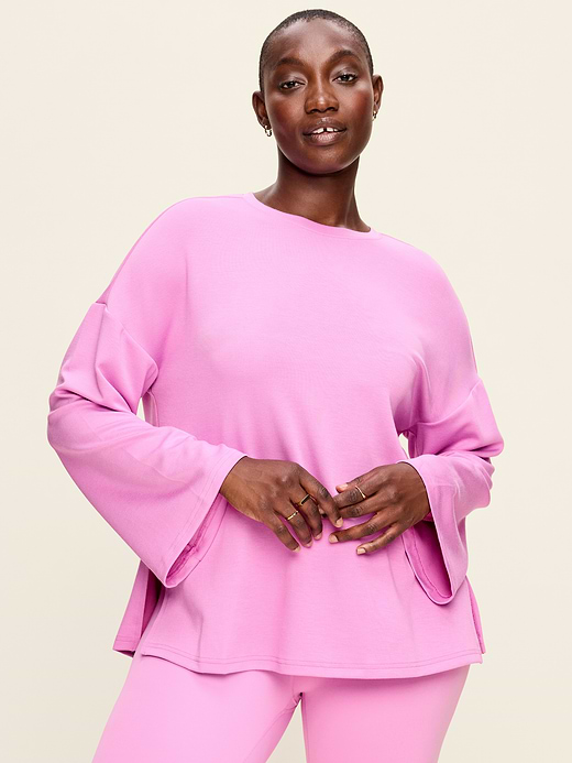 Old Navy Bounce Lite Oversized Bell-Sleeve Tunic — photo 6