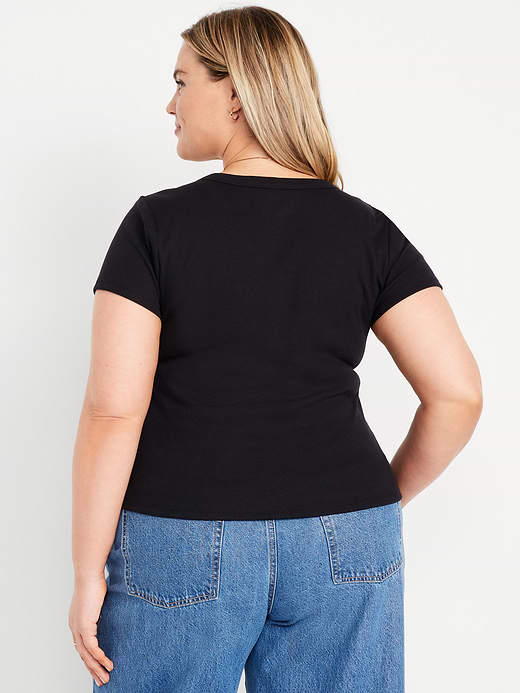 Old Navy Snug Crop V-Neck Ribbed T-Shirt — photo 9