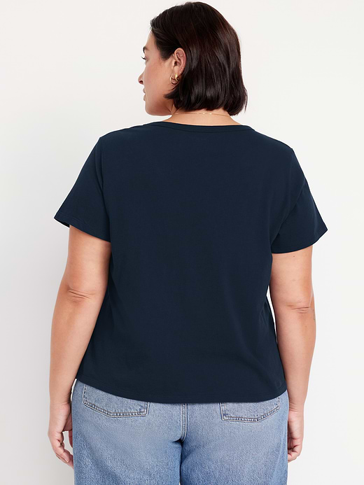 Old Navy EveryWear V-Neck T-Shirt — photo 9
