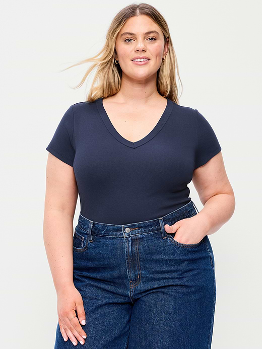 Old Navy Snug Crop V-Neck Ribbed T-Shirt — photo 8