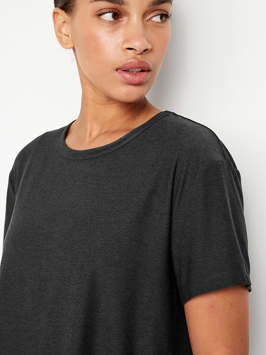 Old Navy CloudMotion T-Shirt — photo 5