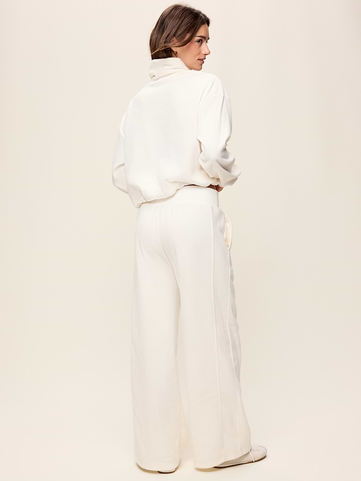 Old Navy Extra High-Waisted Performance Fleece Wide-Leg Sweatpants — photo 4
