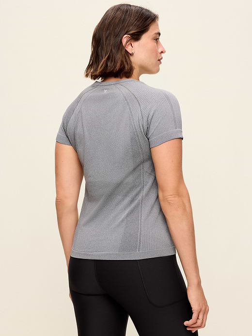 Old Navy Fluid Seamless Fitted T-Shirt — photo 7