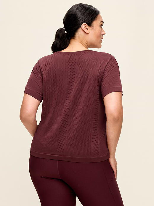 Old Navy Fluid Seamless Loose T-Shirt — photo 9