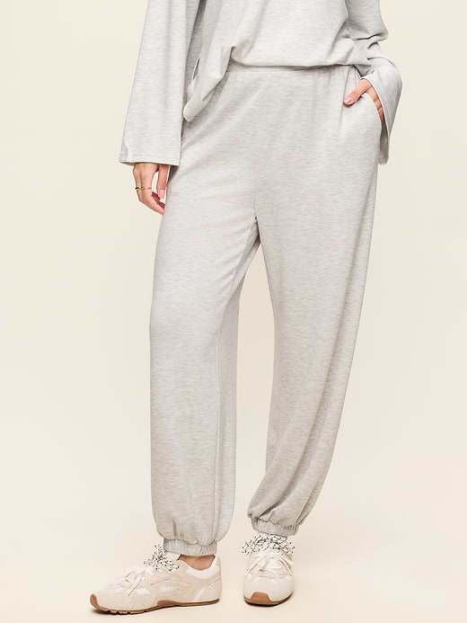 Old Navy Oversized Bounce Lite Bubble Joggers — photo 6