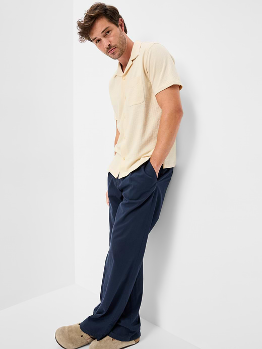 Old Navy Short-Sleeve Textured Camp Shirt — photo 4