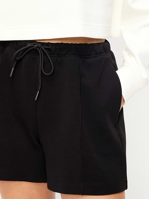 Old Navy Relaxed Dynamic Fleece Shorts — photo 4