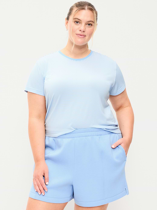Old Navy Fluid Seamless Loose T-Shirt — photo 8