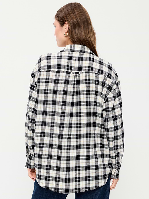 Old Navy Oversized Button-Down Boyfriend Flannel Shirt — photo 3