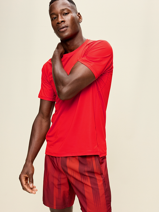 Old Navy Slim Fit Performance Vent T-Shirt — photo 4