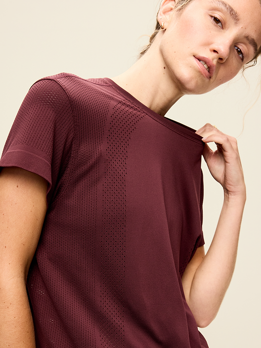 Old Navy Fluid Seamless Loose T-Shirt — photo 5