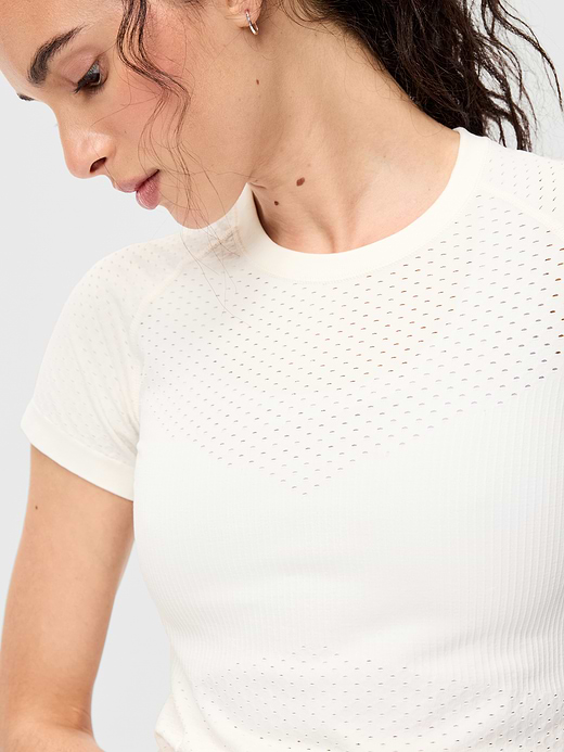 Old Navy Seamless Textured Cropped T-Shirt — photo 5
