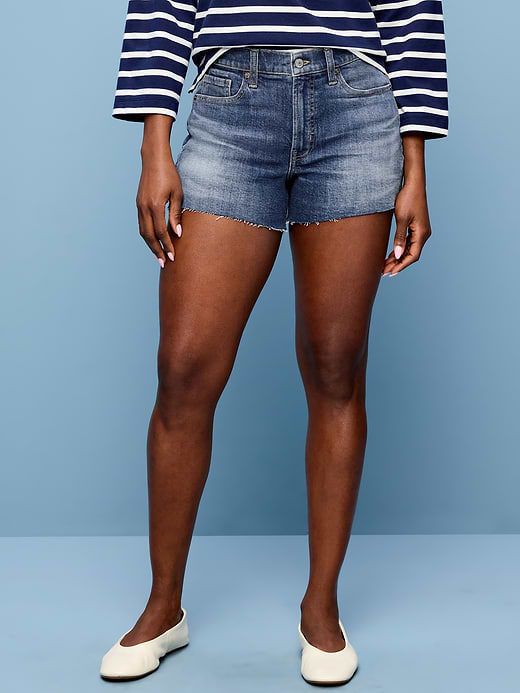 Old Navy Curvy High-Waisted OG Jean Cut-Off Shorts -- 4-inch inseam — photo 3