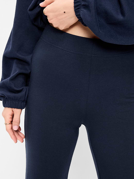Old Navy High-Waisted Fashion Kick Flare Leggings — photo 5