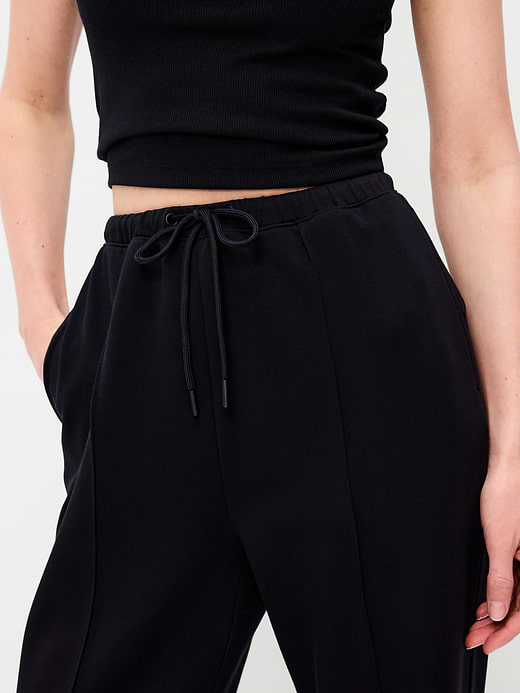 Old Navy Mid-Rise Dynamic Fleece Textured Wide-Leg Sweatpants — photo 5